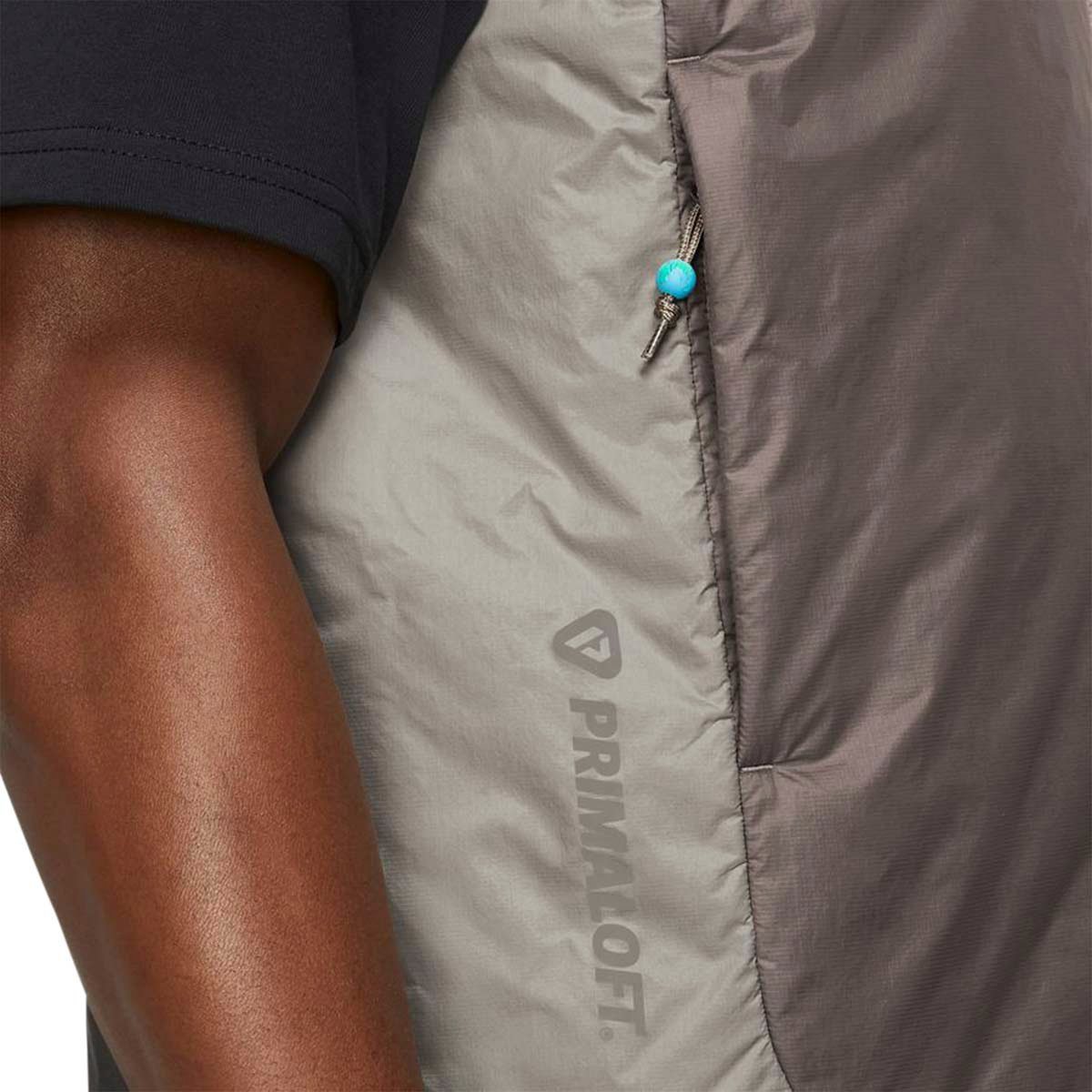 U TFADV ACG ROP DE DOP VEST IRONSTONE/MOON FOSSIL/SUMMIT WHI Rode