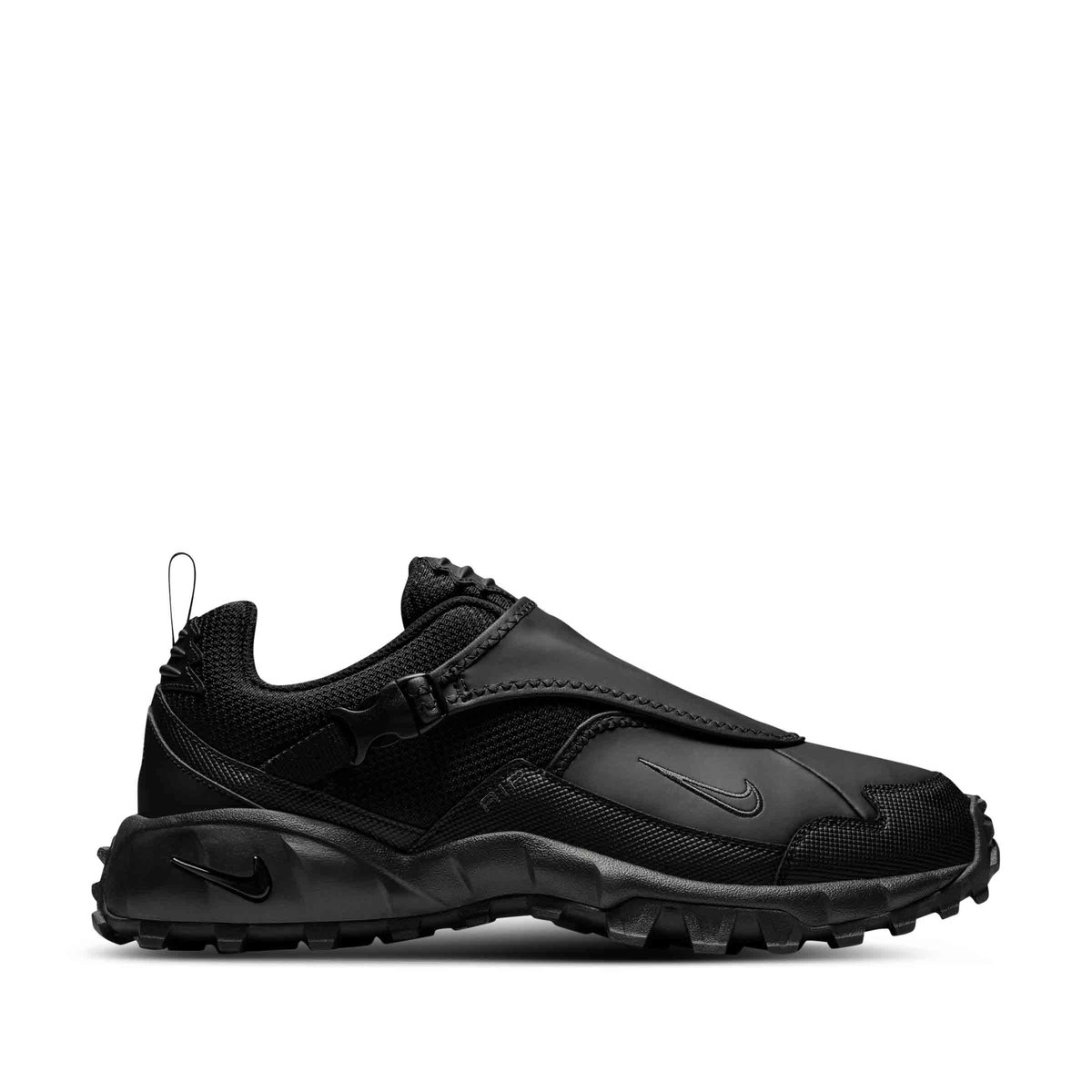 ●Pharoah Dizac参加！ Nike Dips the ACG Air Phassad in Full Black for Its Comeback