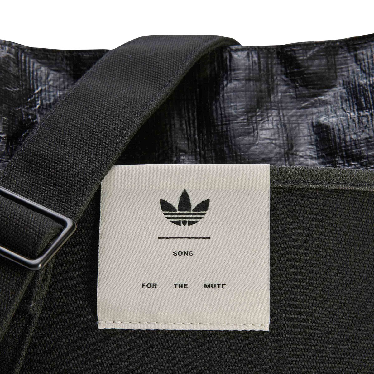 アイドル MUTE BOSTON BAG HELLO KITTY meets muta CONTINUA エシカルレザー ボストン