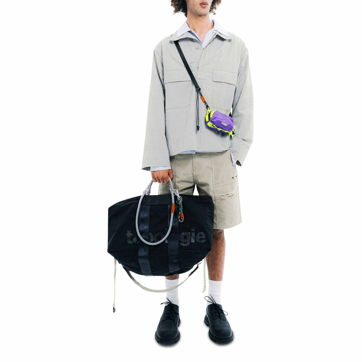 Summit Duffle Large トートバッグ ブラック SummitDuffleLargeBlack_Onbody2