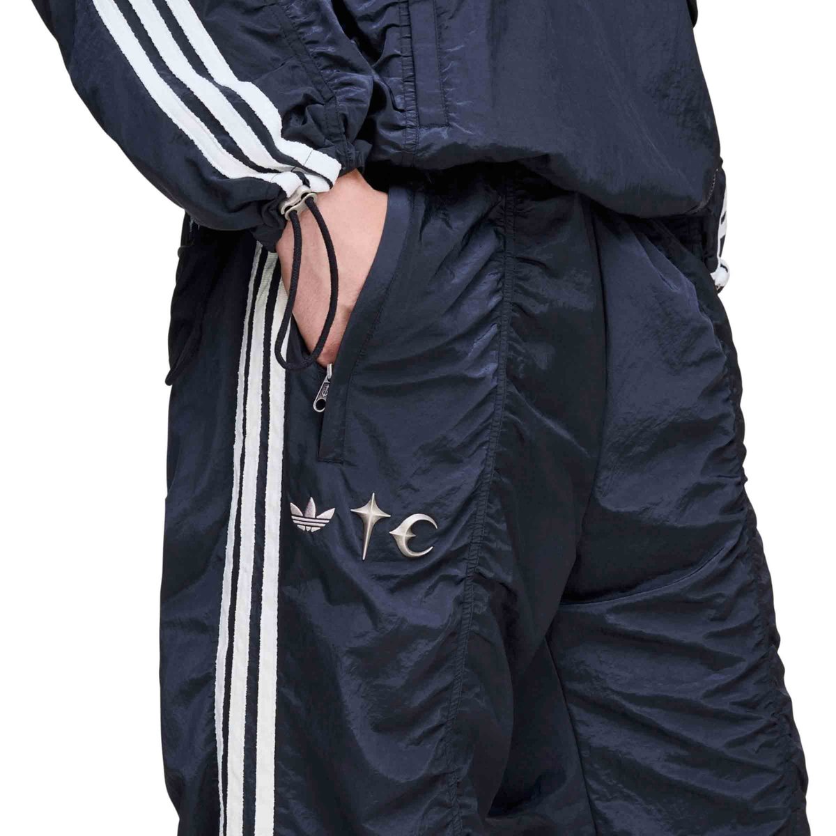 THUG CLUB Woven Trackpants Black/Silver Met. | SUBTYPE