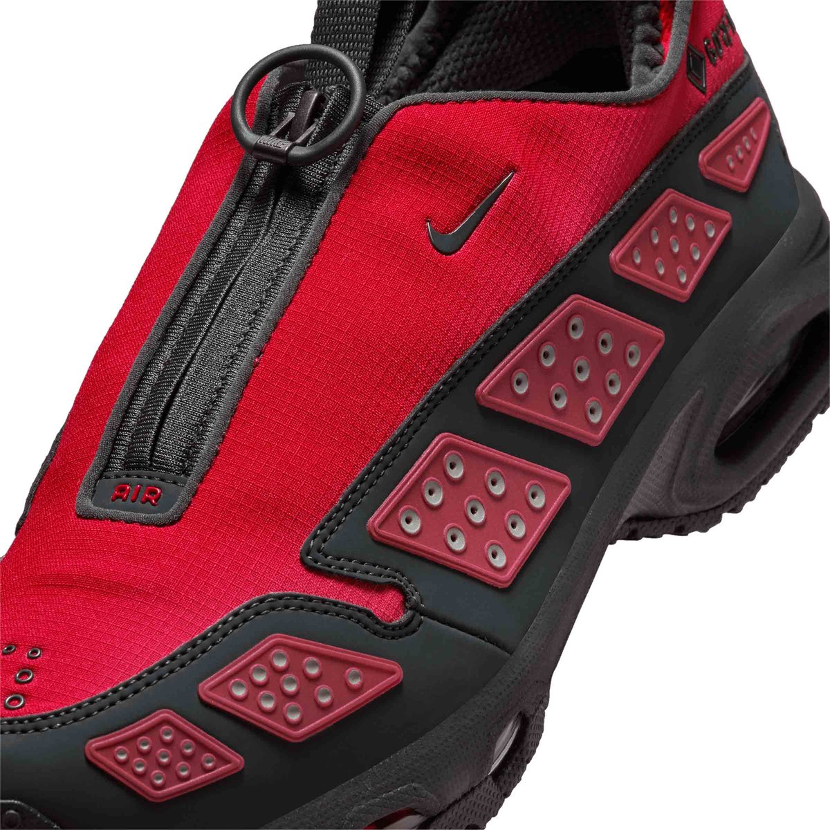 Women's Air Max SNDR GORE-TEX HYPER CRIMSON/DK SMOKE GREY-FIRE RED